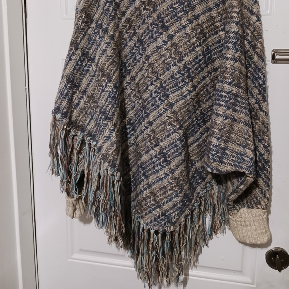 🏞GENOA Poncho Sweater Women’s Tassels All Seasons Cozy Comfort,Cuteness,Chic! - Picture 4 of 15